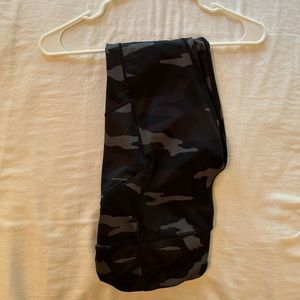 EUC CAMO ATHLETA LEGGINGS